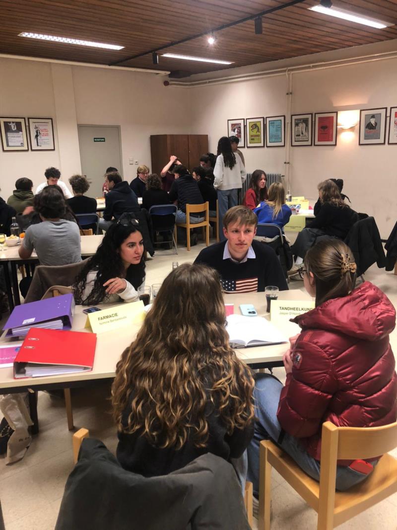 Oud-leerlingen informeren jaar 6 over het hoger onderwijs